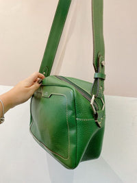 Bolsa verde média couro Arezzo