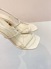Sandália off white Ferragamo 37