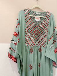 Vestido midi verde bordado We Oui M