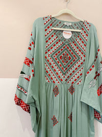 Vestido midi verde bordado We Oui M