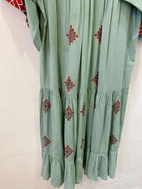 Vestido midi verde bordado We Oui M