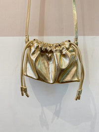 Bolsa tiracolo metálica dourada C&amp;A