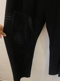 Pantalona preta furadinha Caché 44