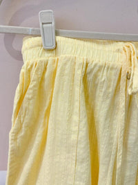Short amarelo textura Muna 38