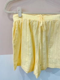 Short amarelo textura Muna 38