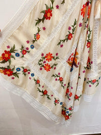Vestido midi bege floral renda Farm P