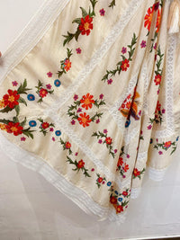 Vestido midi bege floral renda Farm P