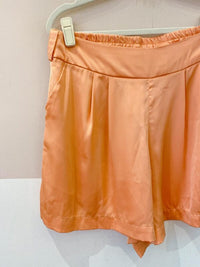 Short acetinado laranja Mapa M