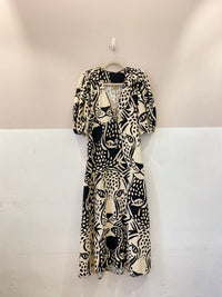 Vestido midi p&amp;b estampado Farm P