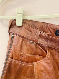 Short couro marrom cinto Carol Rossato 36