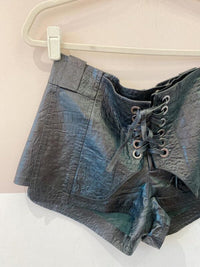 Short couro preto cadarço 34