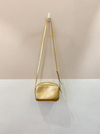 Bolsa couro dourada Schutz