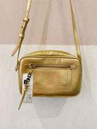 Bolsa couro dourada Schutz