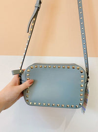 Bolsa tiracolo azul tachas Valentino