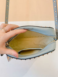 Bolsa tiracolo azul tachas Valentino