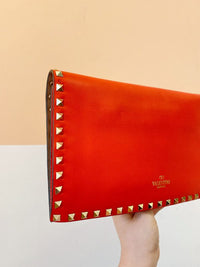 Clutch vermelha spikes Valentino