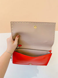 Clutch vermelha spikes Valentino