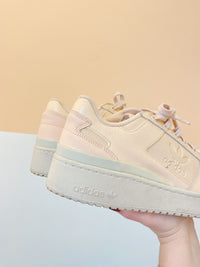 Tênis couro rosé Adidas 40