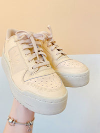 Tênis couro rosé Adidas 40