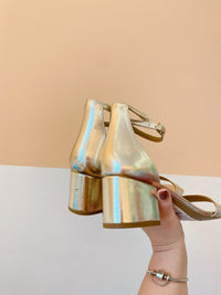 Sandalia dourada saltinho Steve Madden 37