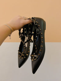 Sapatilha preta tachas Valentino 38