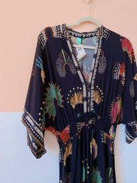 Vestido midi preto estampa colorida Farm P